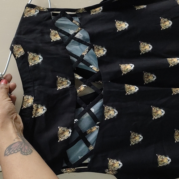 Branded SF cheetah top L - Picture 2 of 4